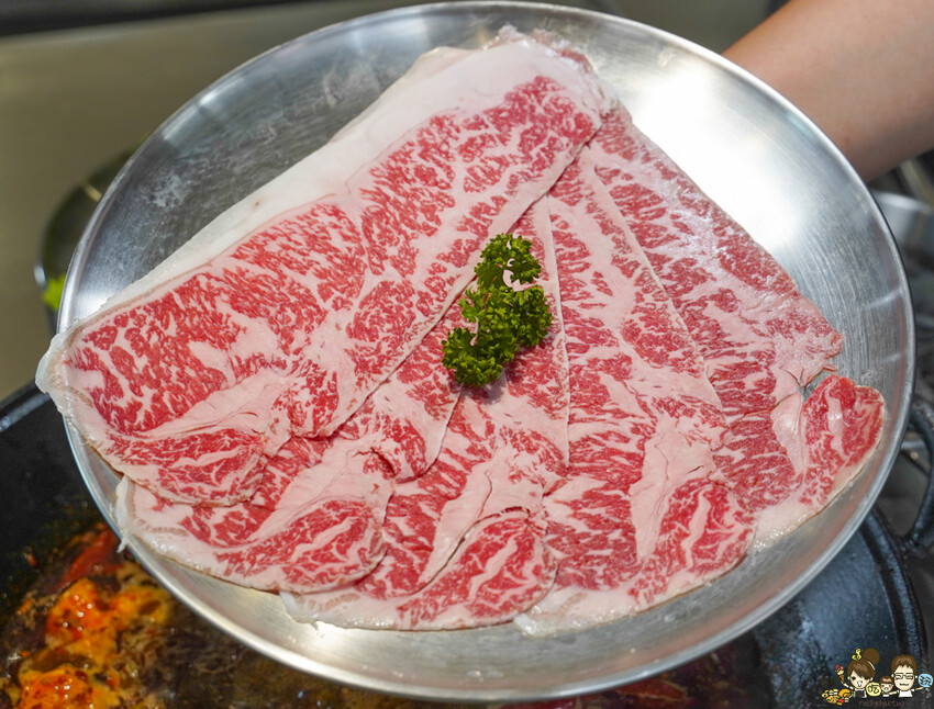 美術館 新潮的潮虎老火鍋，晚餐宵夜不孤單、六款特製湯頭、獨家虎氏功夫菜、三湯頭之賓士鍋 - 跟著尼力吃喝玩樂＆親子生活