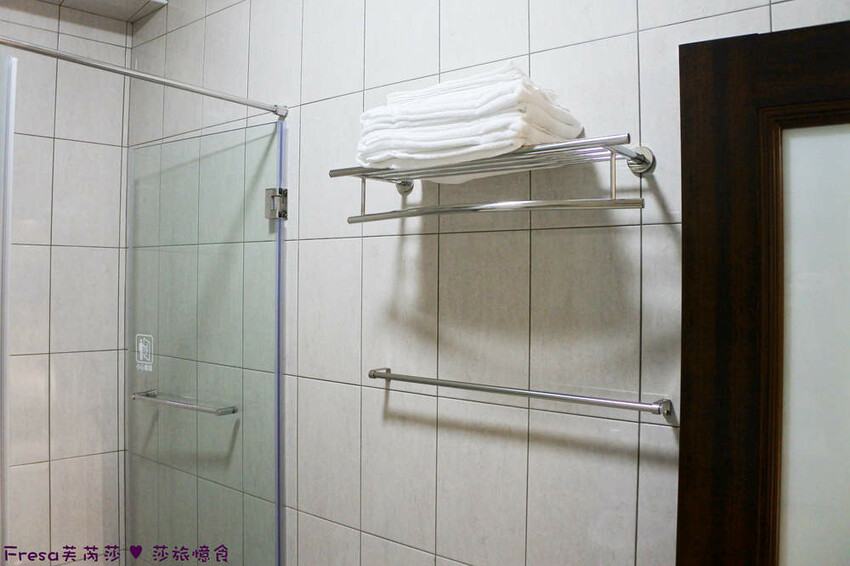 日月潭住宿【開心龍民宿】家庭湖景房超美!和風簡約設計感旅宿.伊達邵碼頭步行1分鐘│包棟民宿│專屬停車場│伊達邵民宿 - Fresa芙芮莎♥莎旅憶食