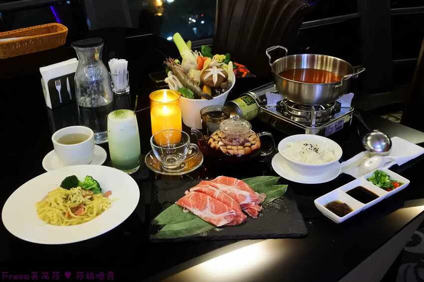 南投聚餐【３６０度景觀餐廳】承萬尊爵渡假酒店頂樓餐廳.絢麗多彩巴黎鐵塔３６０度美景.義大利麵／火鍋／燴飯／兒童餐│埔里飯店│埔里餐廳 - Fresa芙芮莎♥莎旅憶食