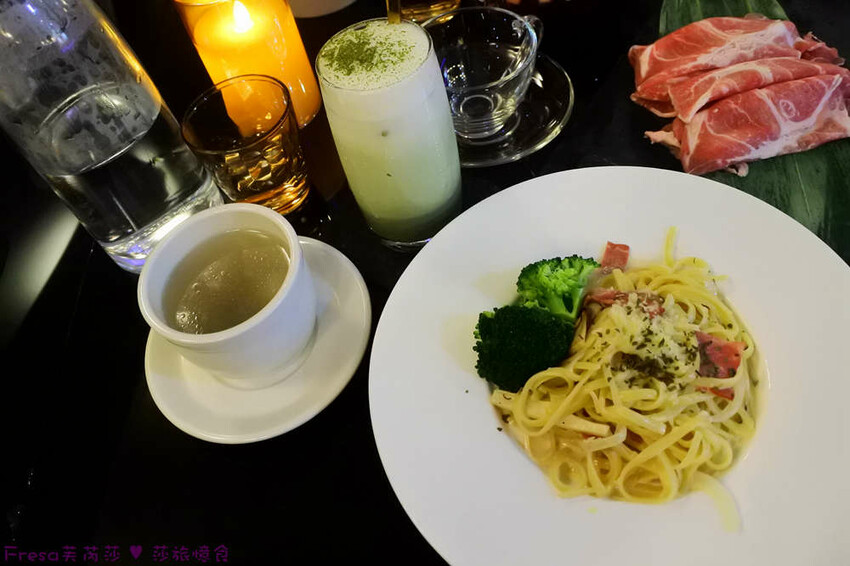 南投聚餐【３６０度景觀餐廳】承萬尊爵渡假酒店頂樓餐廳.絢麗多彩巴黎鐵塔３６０度美景.義大利麵／火鍋／燴飯／兒童餐│埔里飯店│埔里餐廳 - Fresa芙芮莎♥莎旅憶食