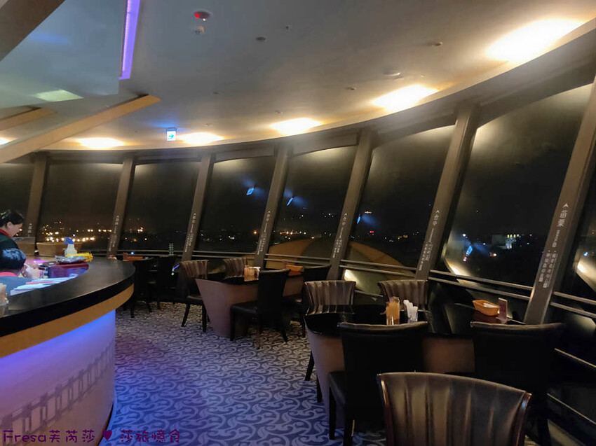 南投聚餐【３６０度景觀餐廳】承萬尊爵渡假酒店頂樓餐廳.絢麗多彩巴黎鐵塔３６０度美景.義大利麵／火鍋／燴飯／兒童餐│埔里飯店│埔里餐廳 - Fresa芙芮莎♥莎旅憶食
