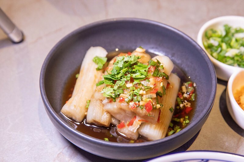 捷運中山站美食新亮點!「朝粥幫」暖呼呼砂鍋粥、創意中華料理必嚐