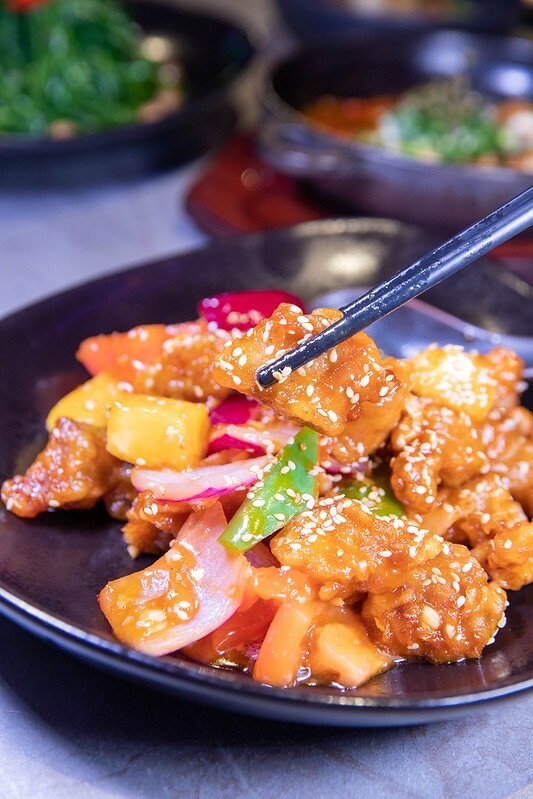 捷運中山站美食新亮點!「朝粥幫」暖呼呼砂鍋粥、創意中華料理必嚐