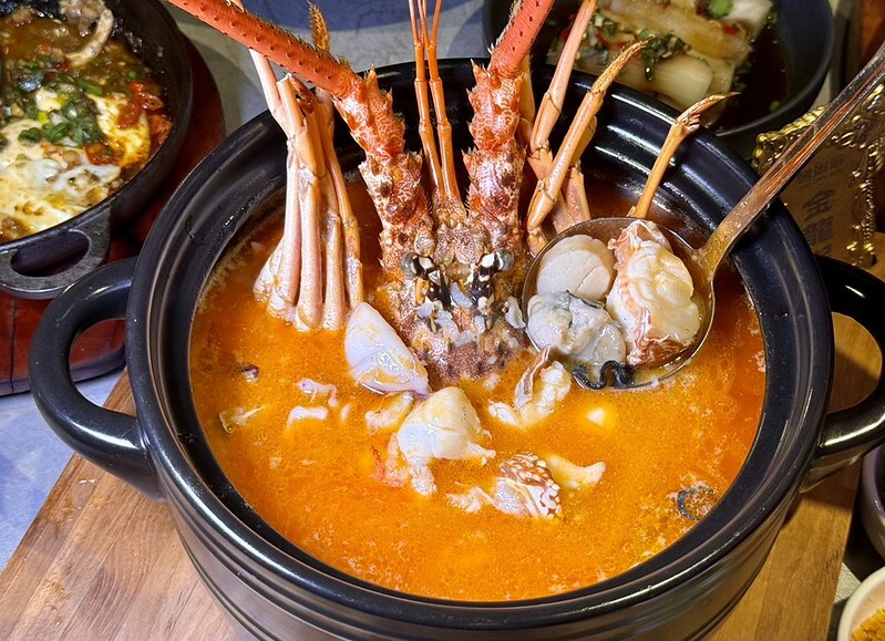 捷運中山站美食新亮點!「朝粥幫」暖呼呼砂鍋粥、創意中華料理必嚐