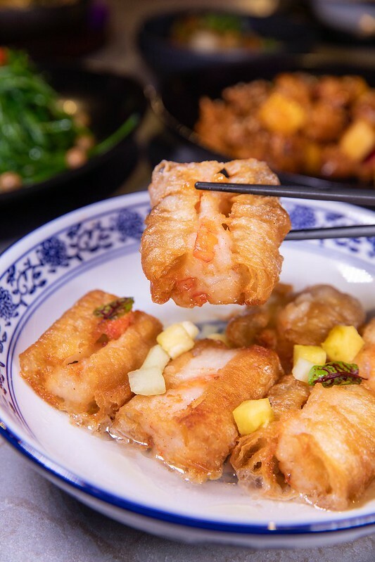 捷運中山站美食新亮點!「朝粥幫」暖呼呼砂鍋粥、創意中華料理必嚐