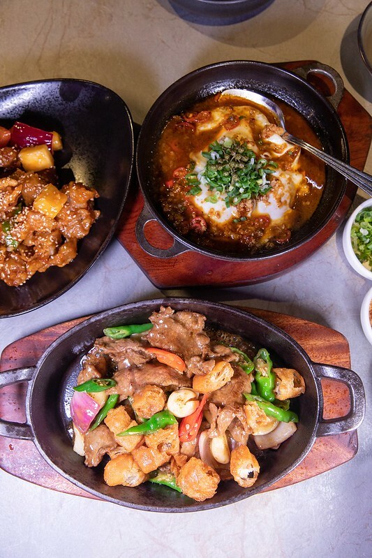 捷運中山站美食新亮點!「朝粥幫」暖呼呼砂鍋粥、創意中華料理必嚐