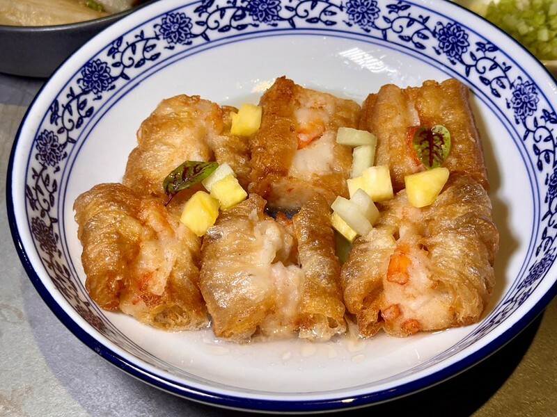 捷運中山站美食新亮點!「朝粥幫」暖呼呼砂鍋粥、創意中華料理必嚐