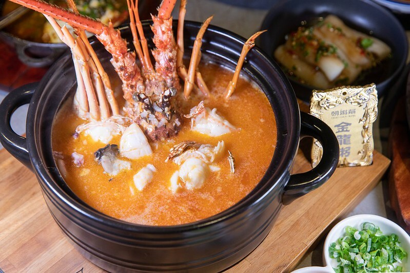 捷運中山站美食新亮點!「朝粥幫」暖呼呼砂鍋粥、創意中華料理必嚐