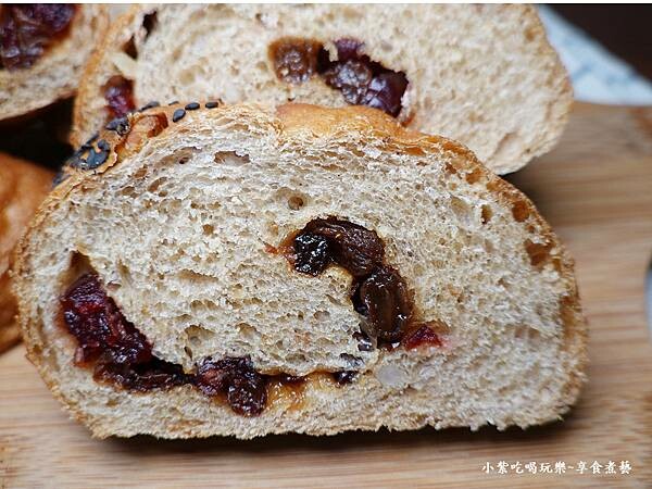 葡萄蔓越莓麵包-鮭魚葡萄 (1).jpg