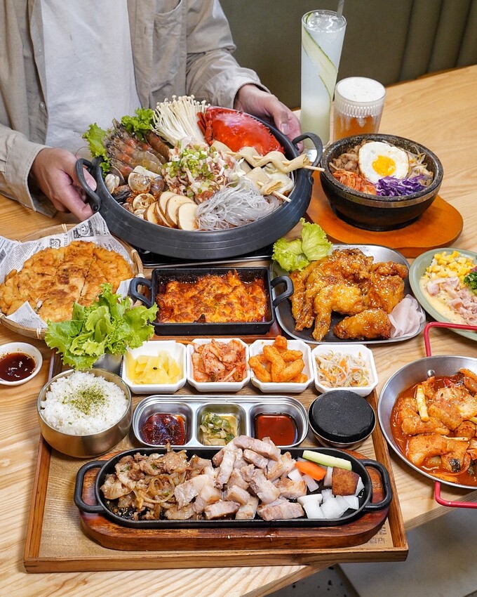 新竹高CP值韓式料理餐廳推薦!「太空總薯-韓式2號店」主打個人韓式定食套餐,另有四人套餐選擇,平日下午「辣炒年糕炒泡麵」買五送一,園區下午茶首選! - 阿華田的美食日記