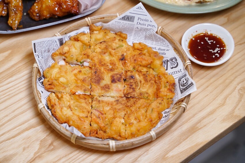 新竹高CP值韓式料理餐廳推薦!「太空總薯-韓式2號店」主打個人韓式定食套餐,另有四人套餐選擇,平日下午「辣炒年糕炒泡麵」買五送一,園區下午茶首選! - 阿華田的美食日記