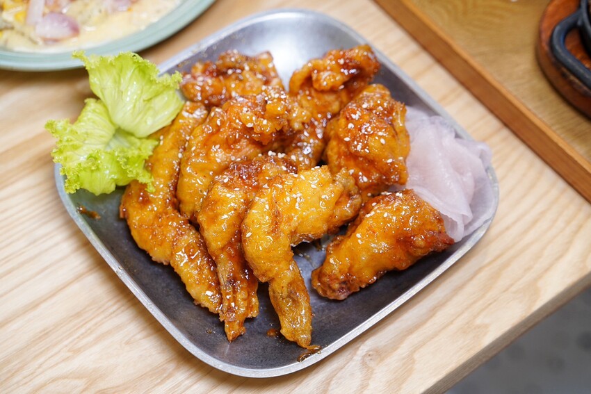 新竹高CP值韓式料理餐廳推薦!「太空總薯-韓式2號店」主打個人韓式定食套餐,另有四人套餐選擇,平日下午「辣炒年糕炒泡麵」買五送一,園區下午茶首選! - 阿華田的美食日記