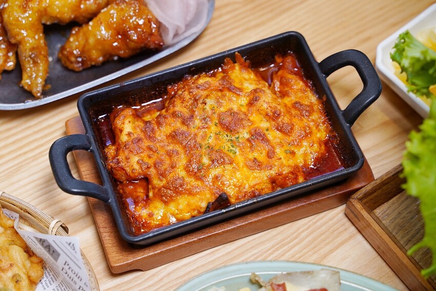 新竹高CP值韓式料理餐廳推薦!「太空總薯-韓式2號店」主打個人韓式定食套餐,另有四人套餐選擇,平日下午「辣炒年糕炒泡麵」買五送一,園區下午茶首選! - 阿華田的美食日記