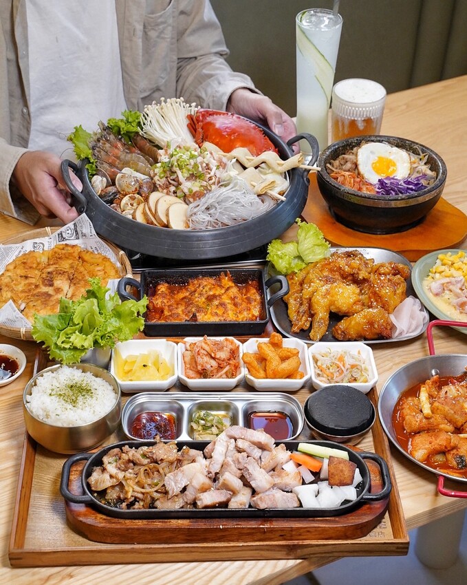 新竹高CP值韓式料理餐廳推薦!「太空總薯-韓式2號店」主打個人韓式定食套餐,另有四人套餐選擇,平日下午「辣炒年糕炒泡麵」買五送一,園區下午茶首選! - 阿華田的美食日記