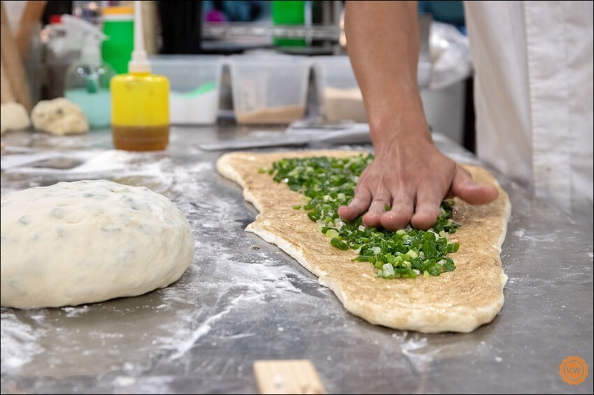 台中市西屯區台中美食│逢甲排隊美食：舞陽點心舖逢甲店 水煎包大餅
