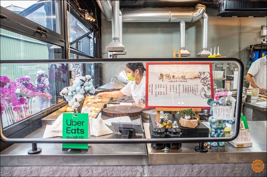 台中市西屯區台中美食│逢甲排隊美食：舞陽點心舖逢甲店 水煎包大餅