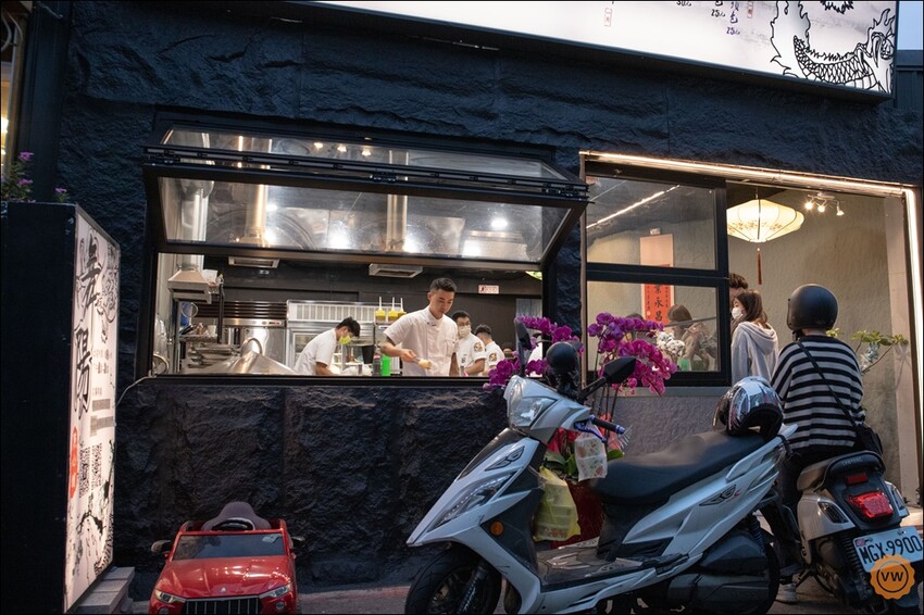 台中市西屯區台中美食│逢甲排隊美食：舞陽點心舖逢甲店 水煎包大餅