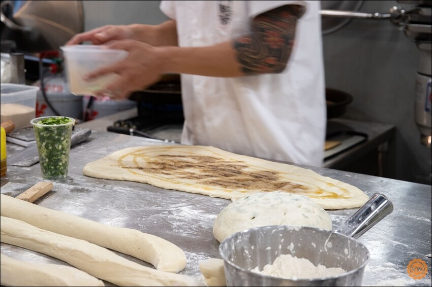 台中市西屯區台中美食│逢甲排隊美食：舞陽點心舖逢甲店 水煎包大餅