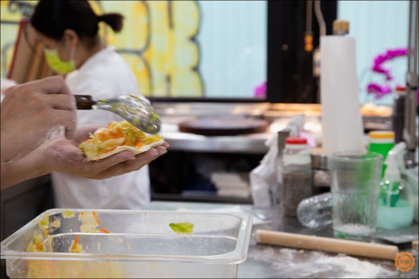 台中市西屯區台中美食│逢甲排隊美食：舞陽點心舖逢甲店 水煎包大餅