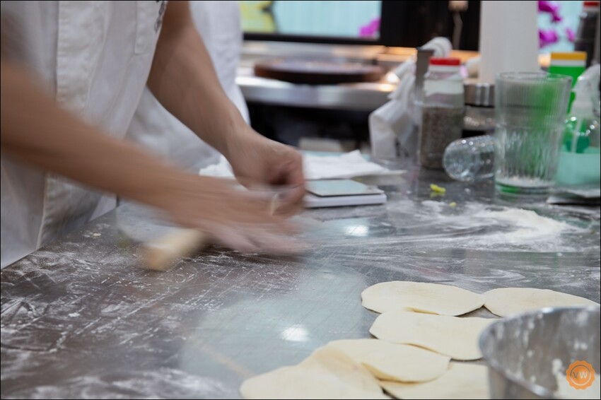 台中市西屯區台中美食│逢甲排隊美食：舞陽點心舖逢甲店 水煎包大餅