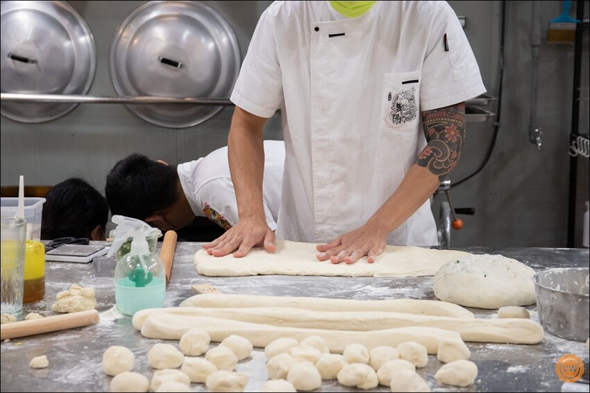 台中市西屯區台中美食│逢甲排隊美食：舞陽點心舖逢甲店 水煎包大餅