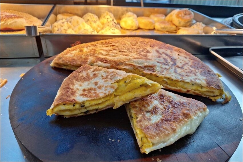 台中市西屯區台中美食│逢甲排隊美食：舞陽點心舖逢甲店 水煎包大餅