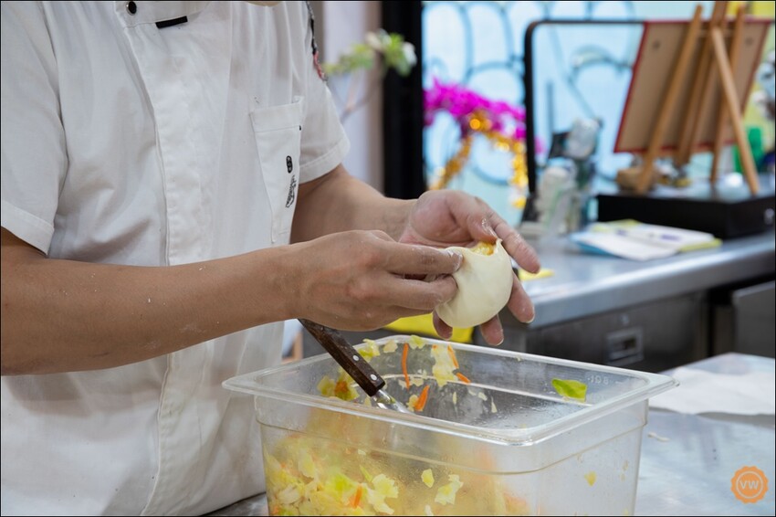 台中市西屯區台中美食│逢甲排隊美食：舞陽點心舖逢甲店 水煎包大餅