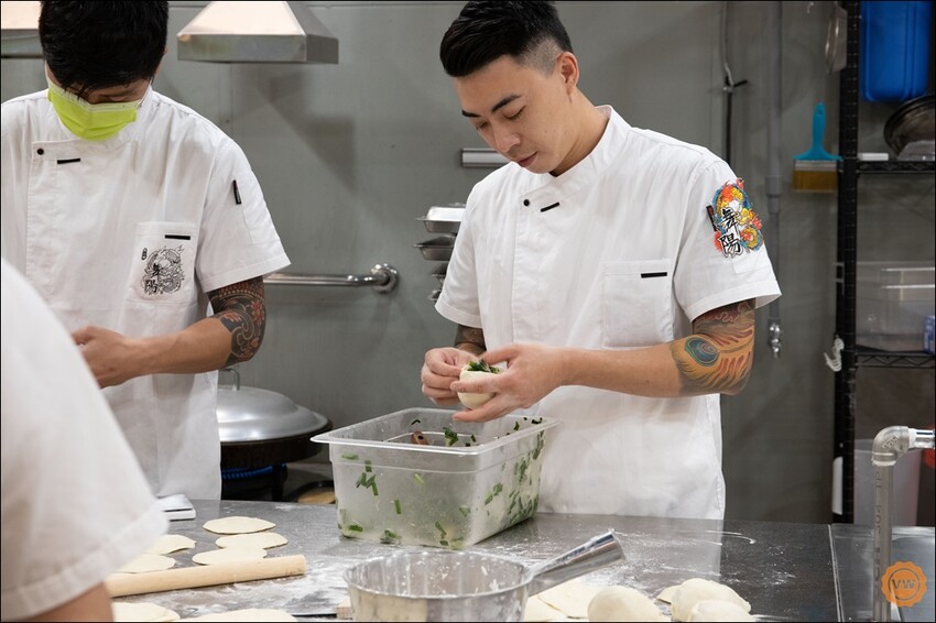 台中市西屯區台中美食│逢甲排隊美食：舞陽點心舖逢甲店 水煎包大餅