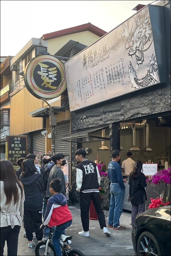 台中市西屯區台中美食│逢甲排隊美食：舞陽點心舖逢甲店 水煎包大餅