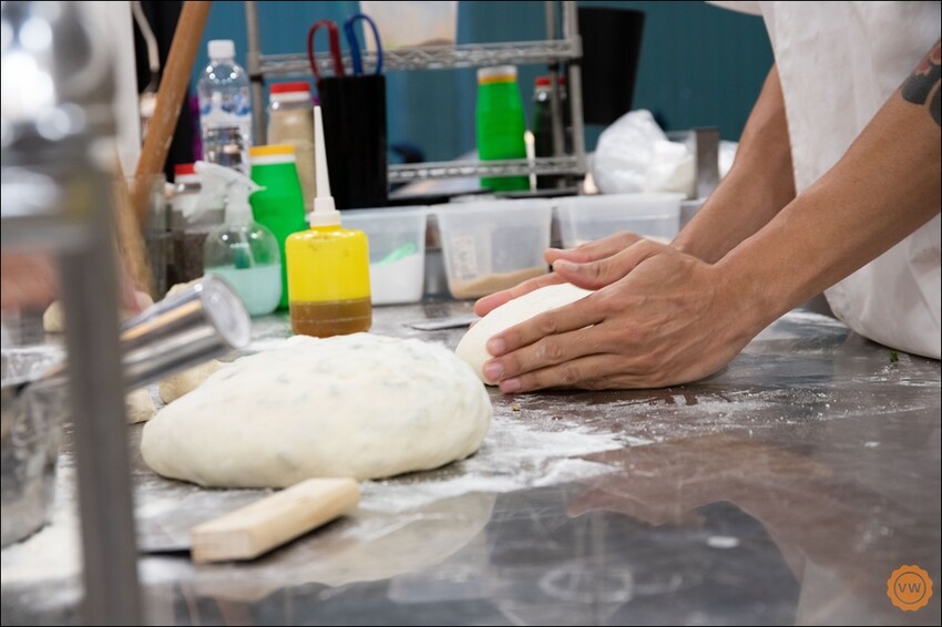 台中市西屯區台中美食│逢甲排隊美食：舞陽點心舖逢甲店 水煎包大餅