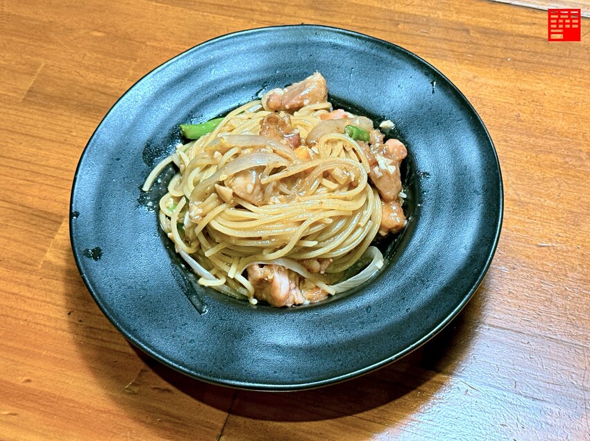 高雄市鼓山區高雄美食 / 蝸居咖啡：高雄第一間「神還原」日本正統蛋包飯！一刀劃下享受滑嫩與蛋香的絕妙口感