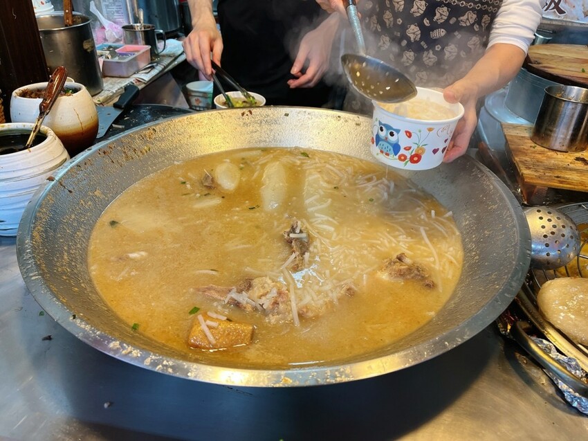 桃園市大溪區桃園大溪美食推薦—福記古早味米粉湯，一週只營業兩天而且一碗大骨米粉湯只要35元！？