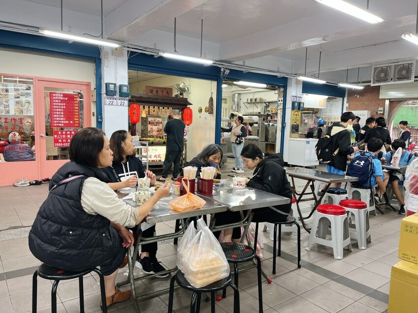 桃園市大溪區桃園大溪美食推薦—福記古早味米粉湯，一週只營業兩天而且一碗大骨米粉湯只要35元！？