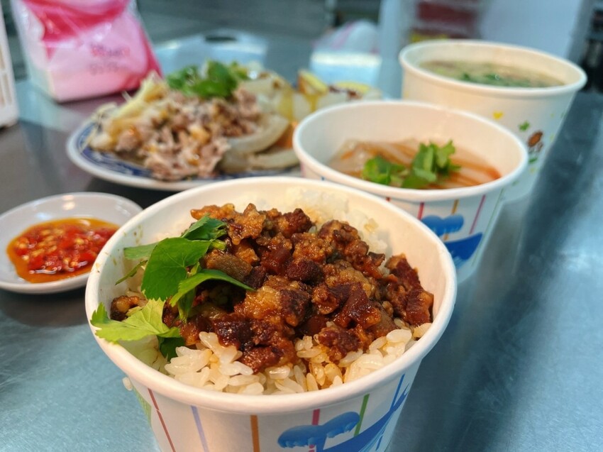 桃園市大溪區桃園大溪美食推薦—福記古早味米粉湯，一週只營業兩天而且一碗大骨米粉湯只要35元！？