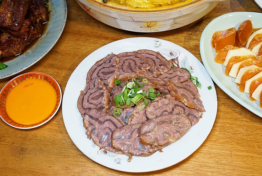 潘金蓮武大郎|藏匿巷弄的私廚料理,古早味辦桌手路菜融合異國風,迸出清爽不膩口的美味年菜,在地老饕的私宅口袋名單!!