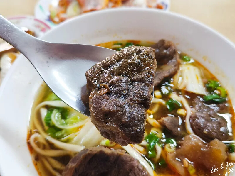 宜蘭縣三星鄉宜蘭三星鄉》阿鳳牛肉麵 價位平實CP值高,順遊幸福候車亭泡免費溫泉足湯