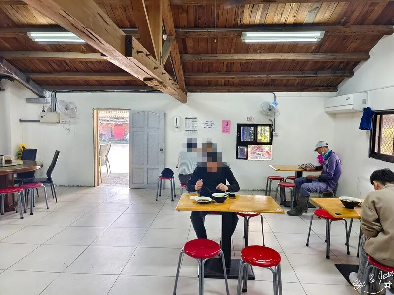 宜蘭縣三星鄉宜蘭三星鄉》阿鳳牛肉麵 價位平實CP值高,順遊幸福候車亭泡免費溫泉足湯