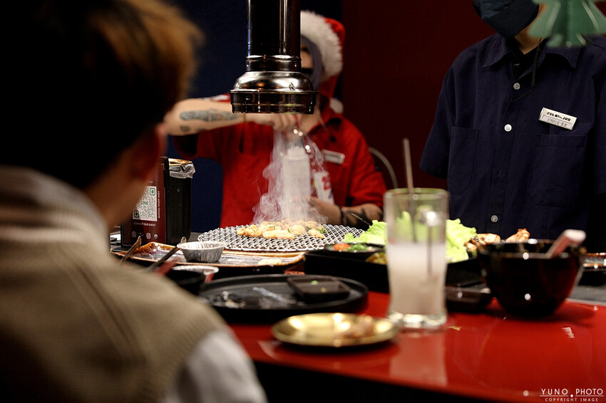 台中市東區燒肉控集合!摩登搖滾日式炭火直烤燒肉餐廳 專人代烤超適合情侶約會 包廂團體聚會|298 Nikuy燒肉台中復興