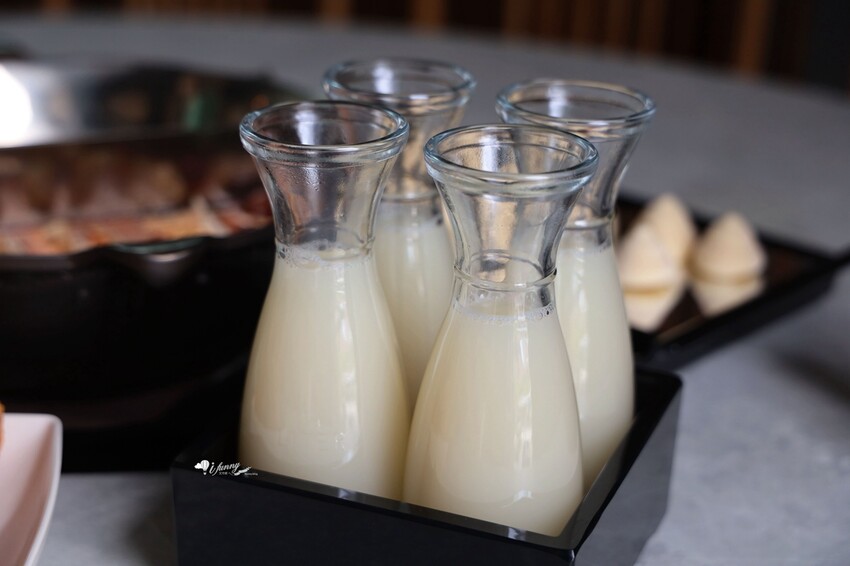 台北市信義區象山站 | 無老鍋信義店 全新複合式店型「鴛鴦鍋配手搖茶飲」8秒涮和牛 獨家甜點白糖粿 道道精彩