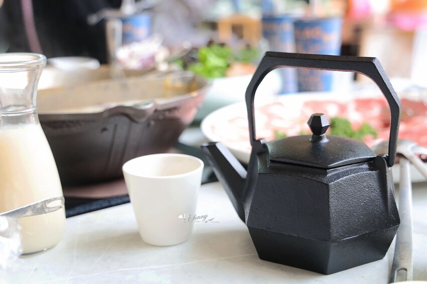 台北市信義區象山站 | 無老鍋信義店 全新複合式店型「鴛鴦鍋配手搖茶飲」8秒涮和牛 獨家甜點白糖粿 道道精彩