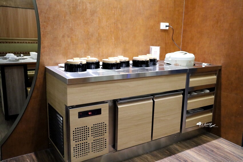 台北市信義區象山站 | 無老鍋信義店 全新複合式店型「鴛鴦鍋配手搖茶飲」8秒涮和牛 獨家甜點白糖粿 道道精彩