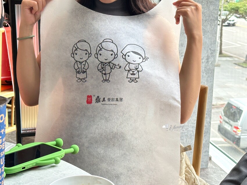 台北市信義區象山站 | 無老鍋信義店 全新複合式店型「鴛鴦鍋配手搖茶飲」8秒涮和牛 獨家甜點白糖粿 道道精彩