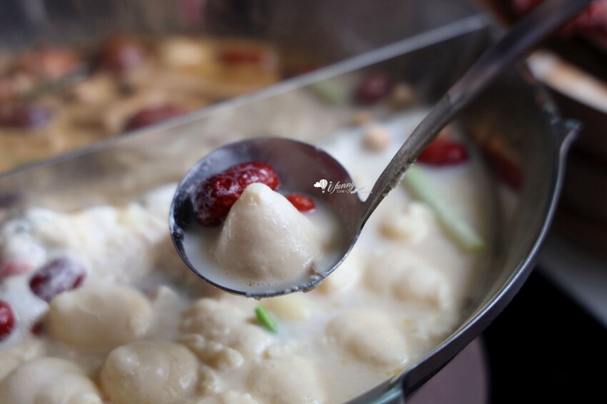 台北市信義區象山站 | 無老鍋信義店 全新複合式店型「鴛鴦鍋配手搖茶飲」8秒涮和牛 獨家甜點白糖粿 道道精彩