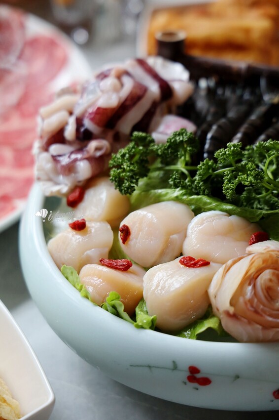 台北市信義區象山站 | 無老鍋信義店 全新複合式店型「鴛鴦鍋配手搖茶飲」8秒涮和牛 獨家甜點白糖粿 道道精彩