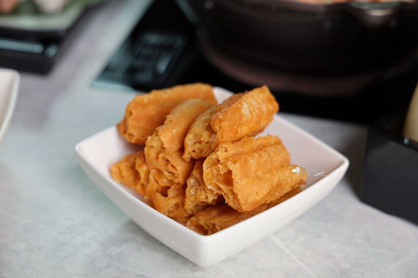 台北市信義區象山站 | 無老鍋信義店 全新複合式店型「鴛鴦鍋配手搖茶飲」8秒涮和牛 獨家甜點白糖粿 道道精彩