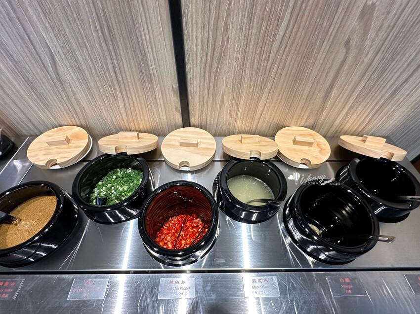 台北市信義區象山站 | 無老鍋信義店 全新複合式店型「鴛鴦鍋配手搖茶飲」8秒涮和牛 獨家甜點白糖粿 道道精彩