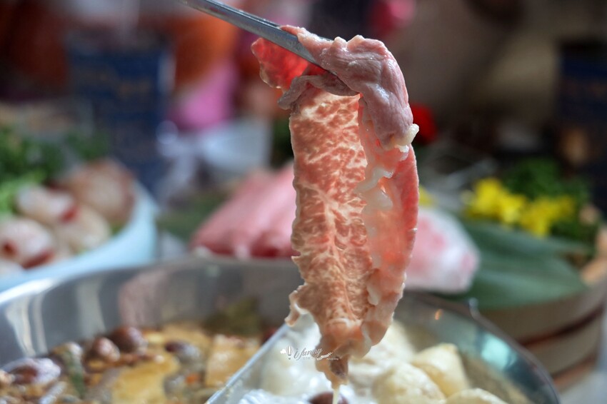 台北市信義區象山站 | 無老鍋信義店 全新複合式店型「鴛鴦鍋配手搖茶飲」8秒涮和牛 獨家甜點白糖粿 道道精彩