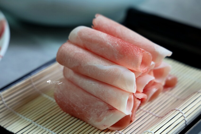 台北市信義區象山站 | 無老鍋信義店 全新複合式店型「鴛鴦鍋配手搖茶飲」8秒涮和牛 獨家甜點白糖粿 道道精彩