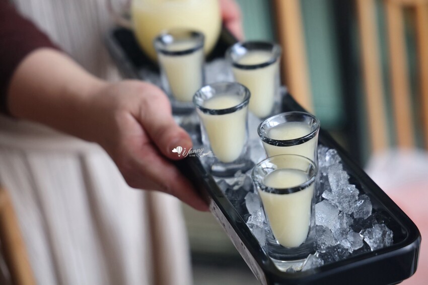 台北市信義區象山站 | 無老鍋信義店 全新複合式店型「鴛鴦鍋配手搖茶飲」8秒涮和牛 獨家甜點白糖粿 道道精彩