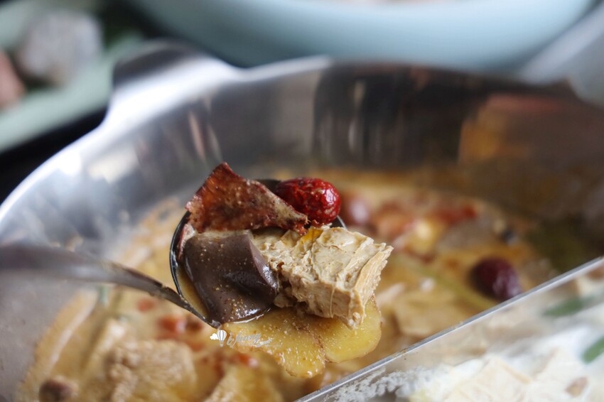 台北市信義區象山站 | 無老鍋信義店 全新複合式店型「鴛鴦鍋配手搖茶飲」8秒涮和牛 獨家甜點白糖粿 道道精彩